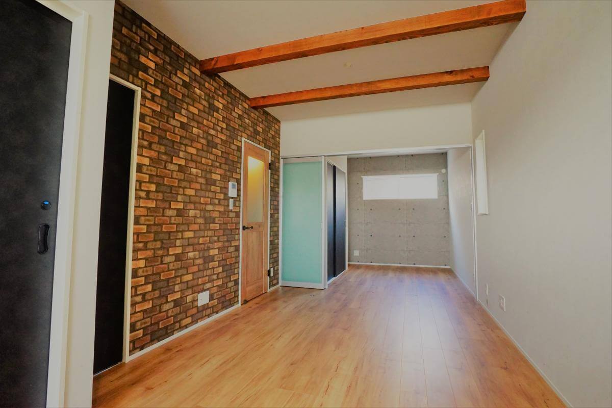 ガレージハウス守山 EAST(東館)